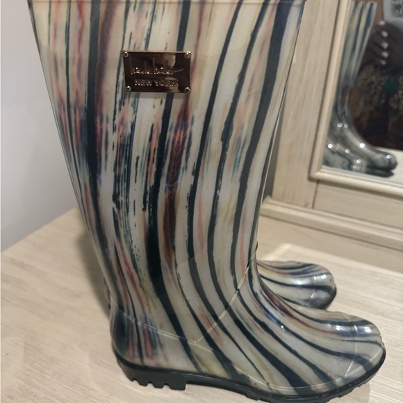 Nicole Miller, rainy day rain boots pull on - Picture 2 of 5